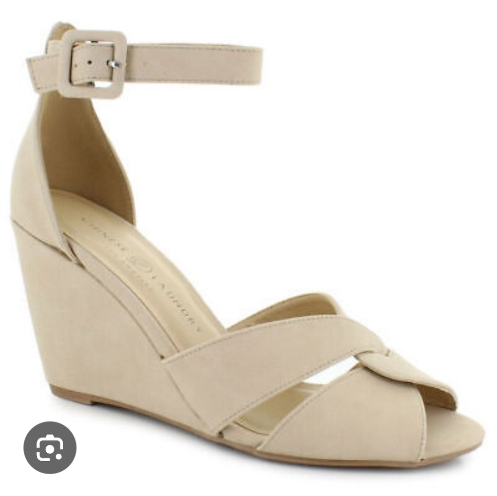 9M Chinese Laundry Wedges In Beige